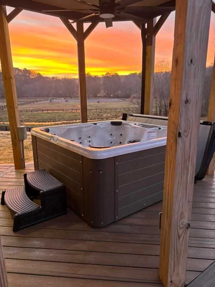 Platinum spa move serving Commerce